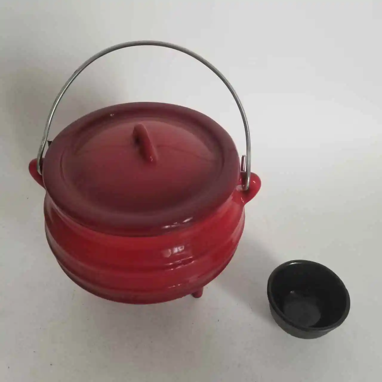 Potjiekos South African Hodgepodge Stew Cast Iron Enamel Potjie Pot with 3 Legs for Home Cooking Soup Serving Pot
Potjiekos South African Hodgepodge Stew Cast Iron Enamel Potjie Pot with 3 Legs for Home Cooking Soup Serving Pot