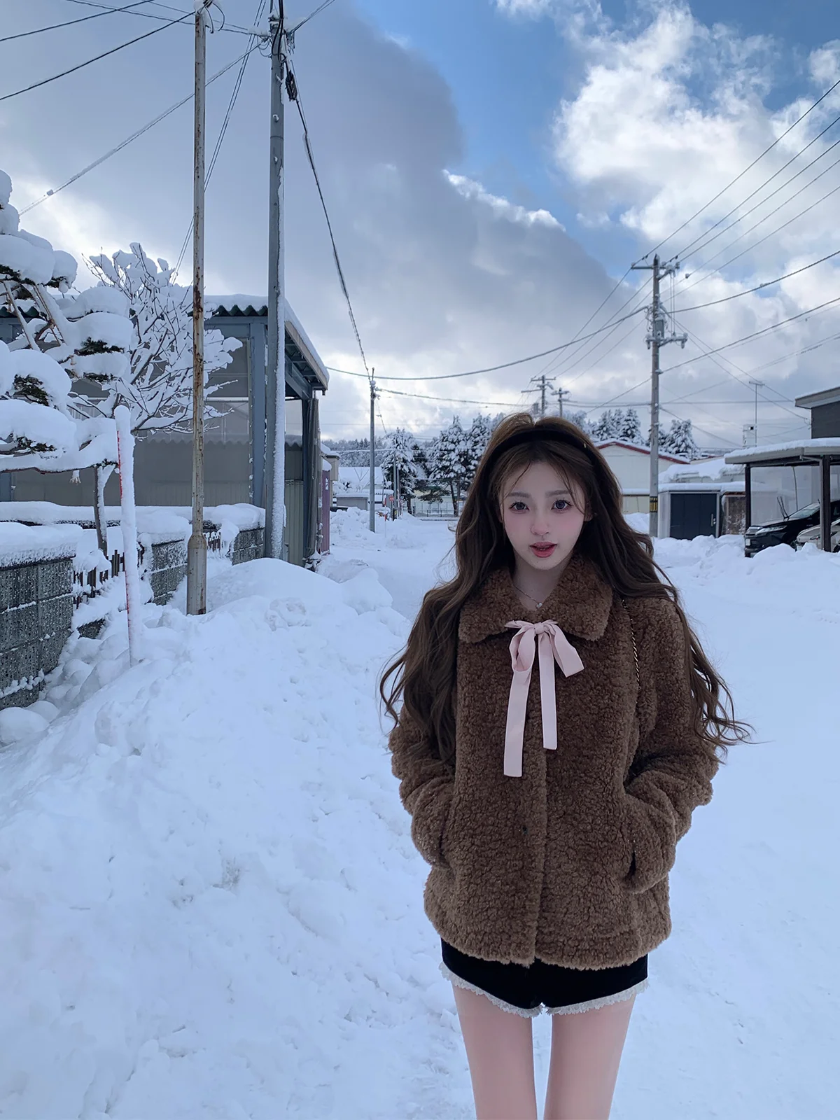 Экологичное мягкое пальто из искусственного меха с бантом на воротнике для женщин, теплое, из полиэфирного волокна, с длинными рукавами, средней длины
Экологичное мягкое пальто из искусственного меха с бантом на воротнике для женщин, теплое, из полиэфирного волокна, с длинными рукавами, средней длины