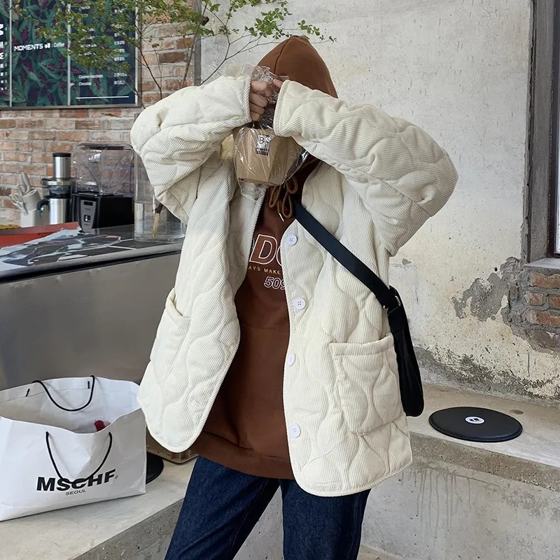 2023 New Arrival Autumn Korean Style Women Casual Loose Single Breasted Parkas Long Sleeve V-neck Cotton Corduroy Coat P807
2023 New Arrival Autumn Korean Style Women Casual Loose Single Breasted Parkas Long Sleeve V-neck Cotton Corduroy Coat P807
