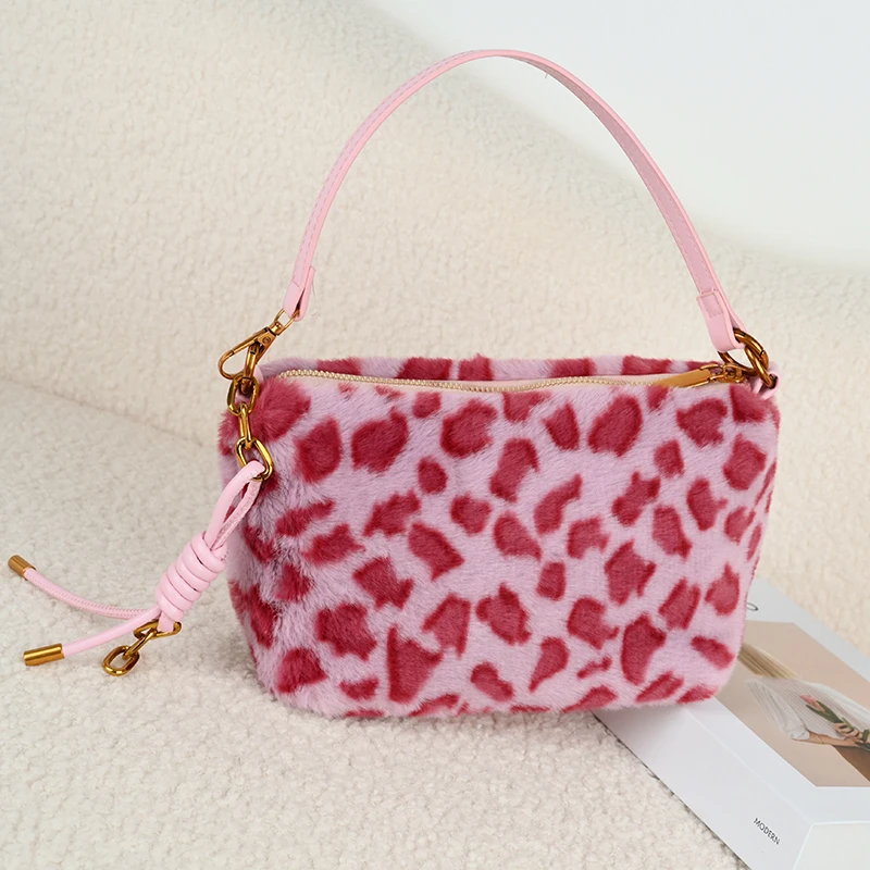Casual Plush Leopard Boston Shoulder and Crossbody Bags 2025 High Quality Fashion Personality Color Matching Handbags for Women
Casual Plush Leopard Boston Shoulder and Crossbody Bags 2025 High Quality Fashion Personality Color Matching Handbags for Women