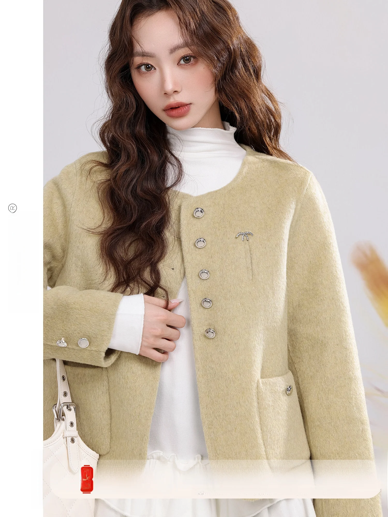 Модное двустороннее шерстяное пальто, женский свитер с круглым вырезом, осенний бархатный дизайн, новинка зимы 2025, молодежный стиль
Модное двустороннее шерстяное пальто, женский свитер с круглым вырезом, осенний бархатный дизайн, новинка зимы 2025, молодежный стиль