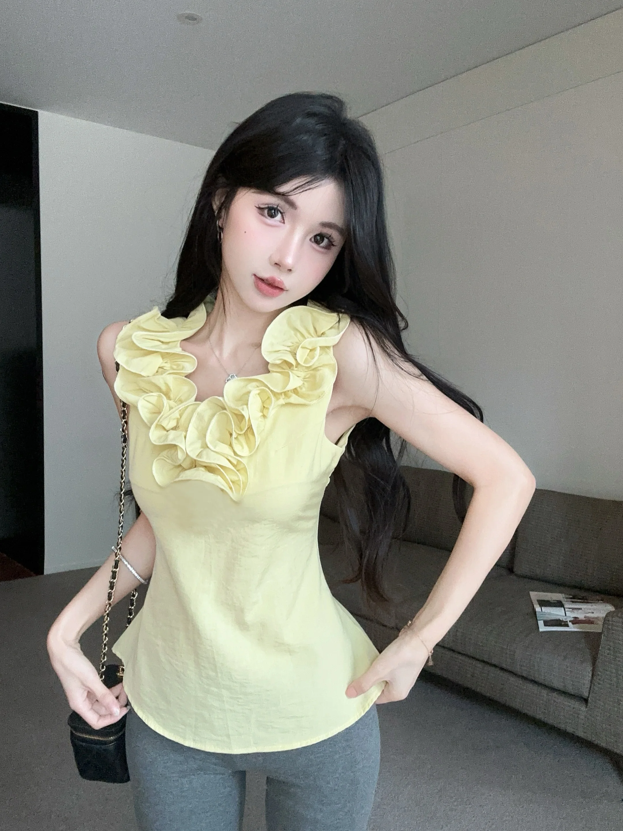 Pure Desirable Sexy 3D Wave Sleeveless Vest Waist in Design Sweet And Spicy Slim Straight Cut Slimming Top Women's Fashion
Pure Desirable Sexy 3D Wave Sleeveless Vest Waist in Design Sweet And Spicy Slim Straight Cut Slimming Top Women's Fashion