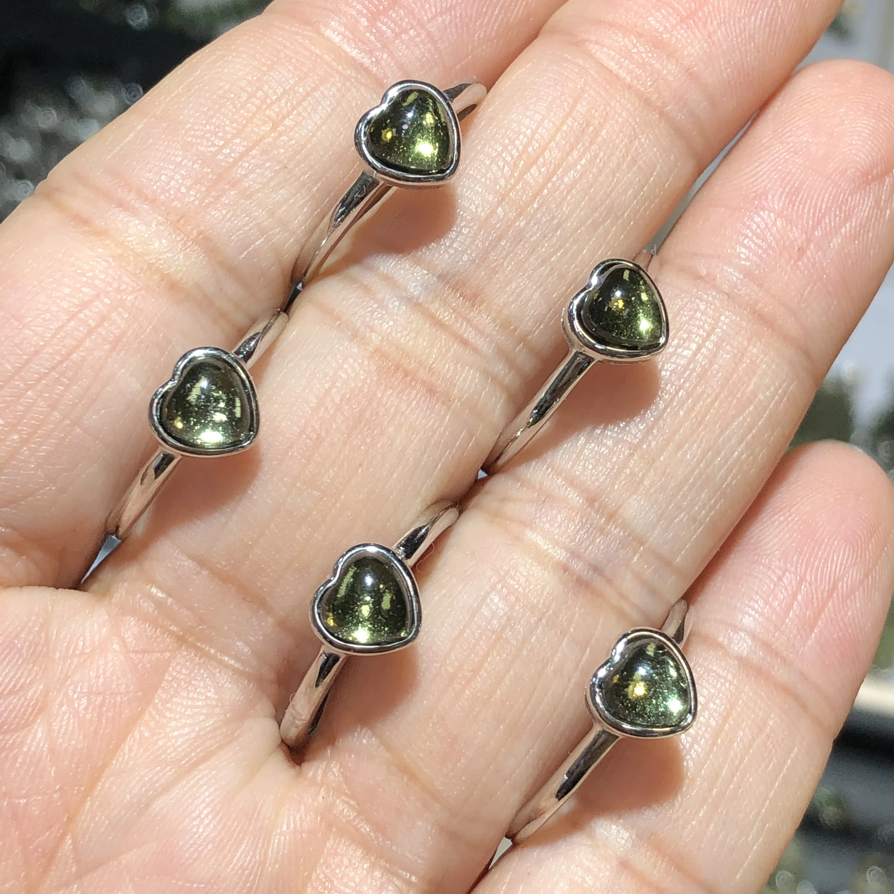 1 Pc Fengbaowu Natural Czech Moldavite Heart Ring 925 Sterling Silver Resizable Reiki Healing Stone Jewelry Gift For Women
1 Pc Fengbaowu Natural Czech Moldavite Heart Ring 925 Sterling Silver Resizable Reiki Healing Stone Jewelry Gift For Women