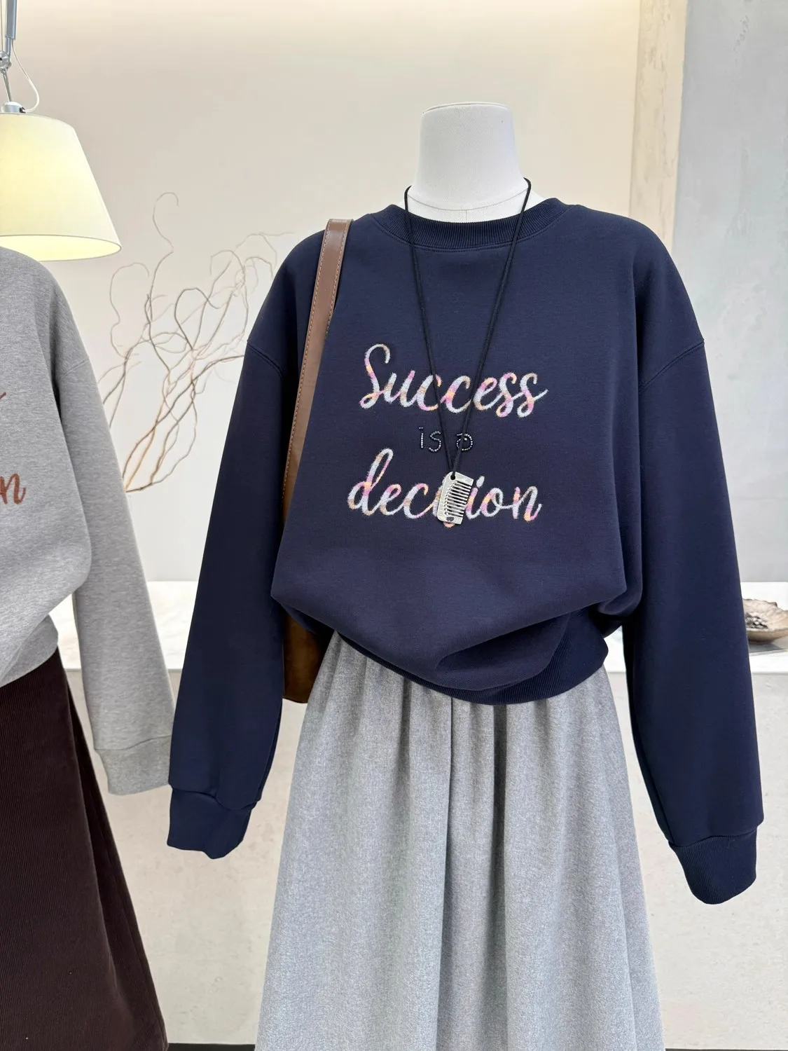 American Retro Design Fleece Lined Thickened Loose Slimming Women's Hoodie Autumn Winter New Style Comfortable Warm Top
American Retro Design Fleece Lined Thickened Loose Slimming Women's Hoodie Autumn Winter New Style Comfortable Warm Top
