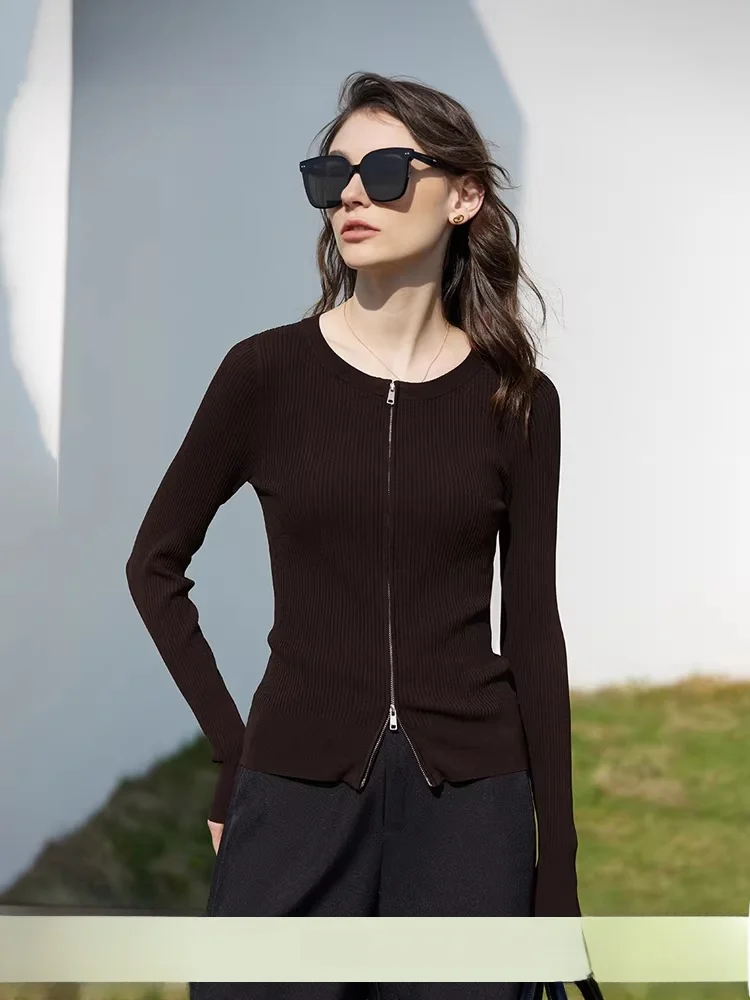 Женский вязаный кардиган Slim Fit с круглым вырезом и молнией, весенняя новинка, повседневный, простой, в корейском стиле, с эластичной резинкой
Женский вязаный кардиган Slim Fit с круглым вырезом и молнией, весенняя новинка, повседневный, простой, в корейском стиле, с эластичной резинкой