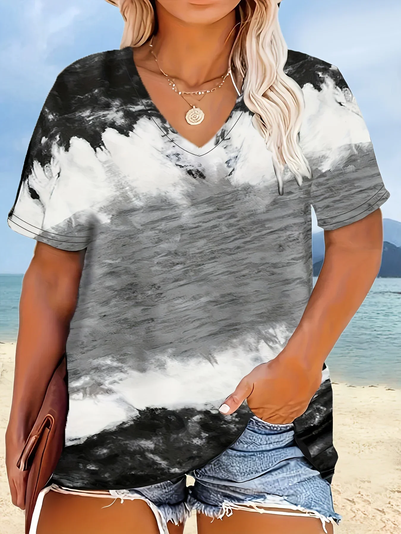Plus Size 1XL-5XL Women Fashion V-neck Black & White Contrast Color Block Print T-shirt Summer Loose Top Short Sleeved T-shirt 
Plus Size 1XL-5XL Women Fashion V-neck Black & White Contrast Color Block Print T-shirt Summer Loose Top Short Sleeved T-shirt