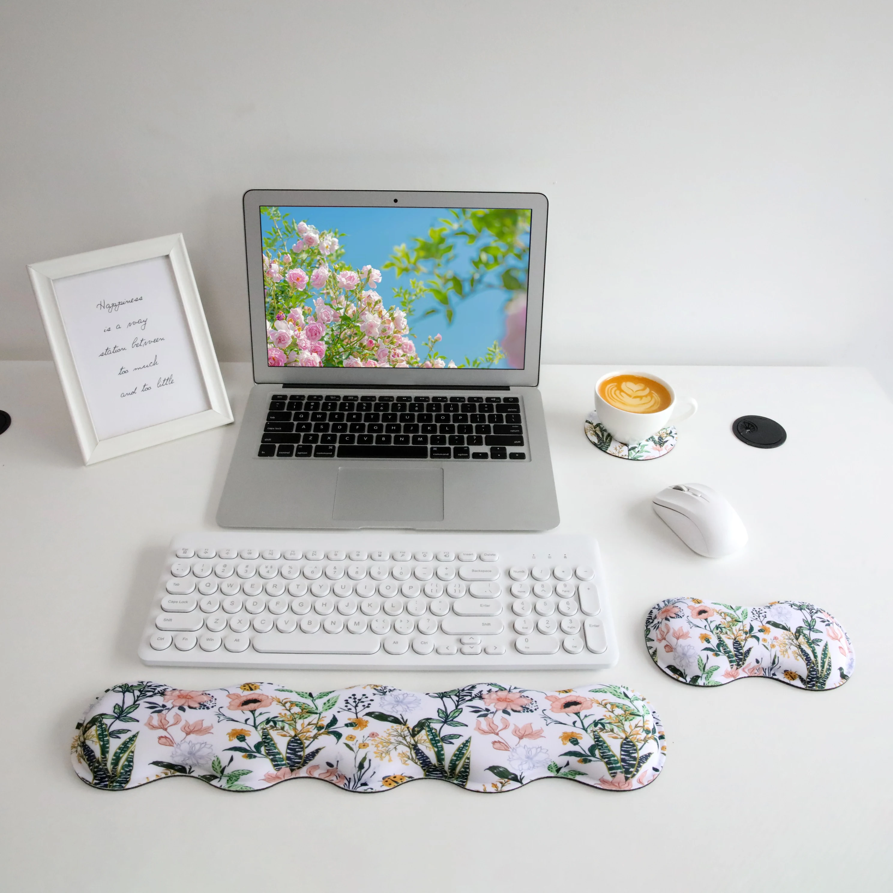 Green Leaf Coaster Wrist Rest 3-piece Set-ergonomic design, effective relief wrist pain,soft and comfortable,suitable for office
Green Leaf Coaster Wrist Rest 3-piece Set-ergonomic design, effective relief wrist pain,soft and comfortable,suitable for office