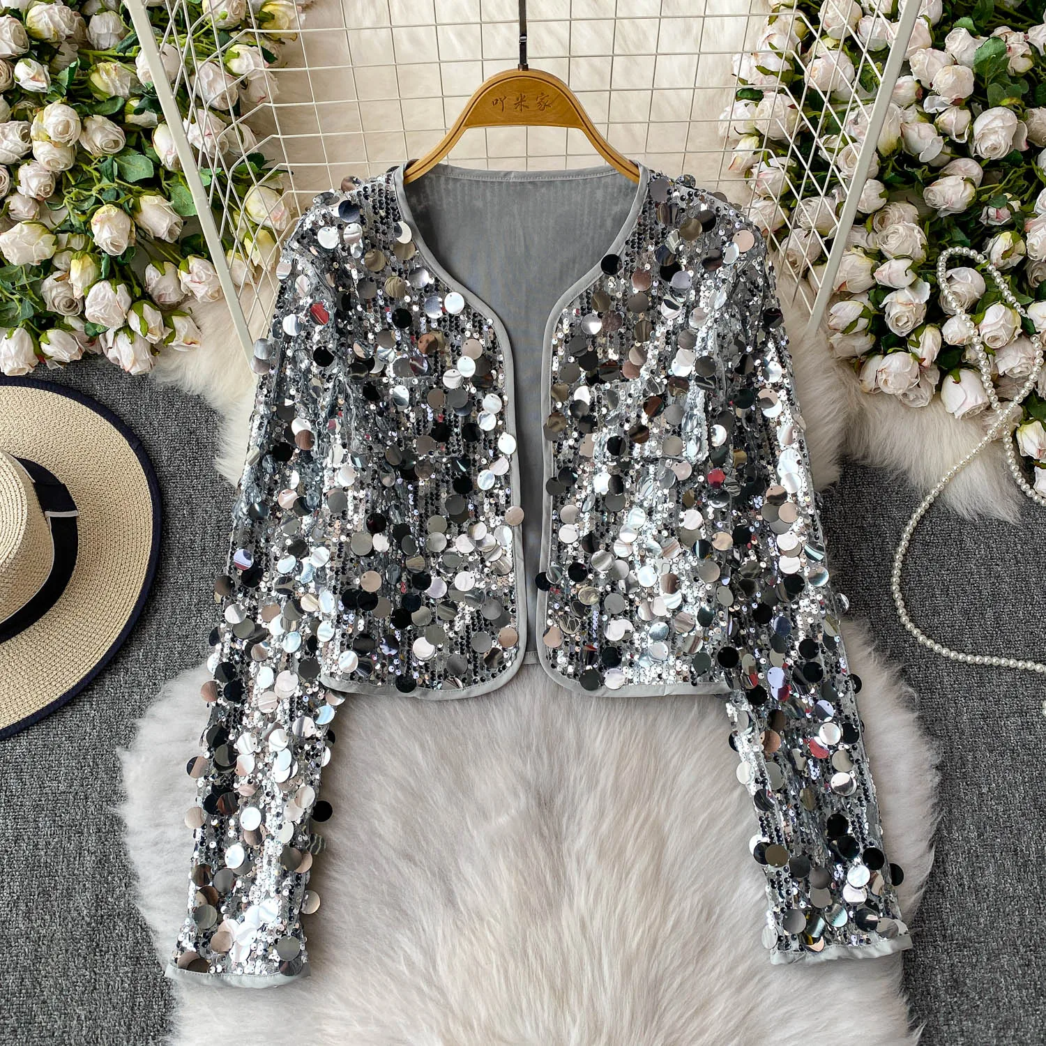 European Style Women Sparkly Long Sleeve Blazer Stage Performance Loose Silver Short Top
European Style Women Sparkly Long Sleeve Blazer Stage Performance Loose Silver Short Top