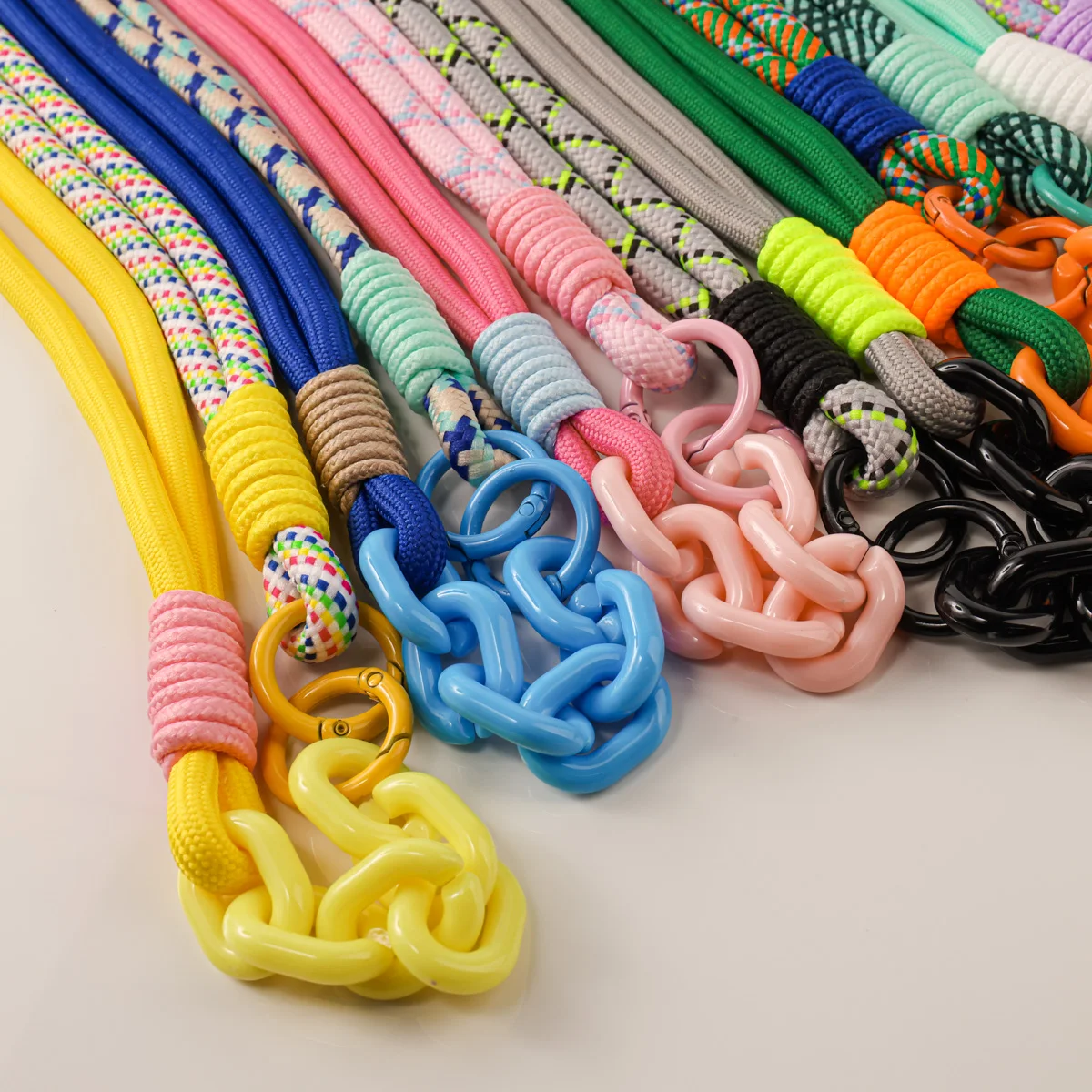 Mobile Phone Lanyard Cross-body Carryable Lengthening Anti-lost Mobile Phone Chain Versatile Contrasting Color Double Ring Knot
Mobile Phone Lanyard Cross-body Carryable Lengthening Anti-lost Mobile Phone Chain Versatile Contrasting Color Double Ring Knot