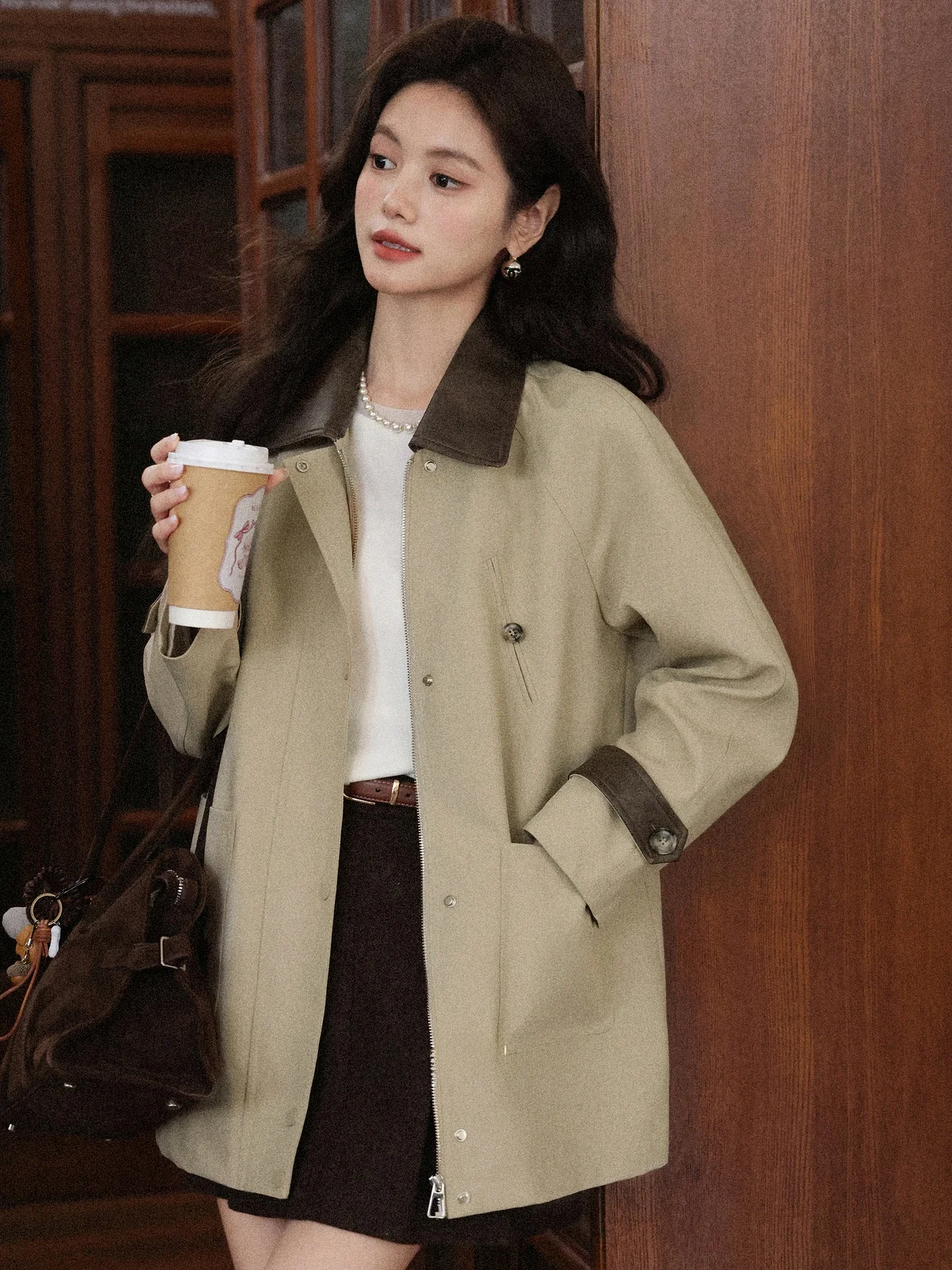 Женская ветровка i Color Blo: модная верхняя одежда для весны и осени, свободный крой, длинный рукав, средняя длина, на одной пуговице
Женская ветровка i Color Blo: модная верхняя одежда для весны и осени, свободный крой, длинный рукав, средняя длина, на одной пуговице