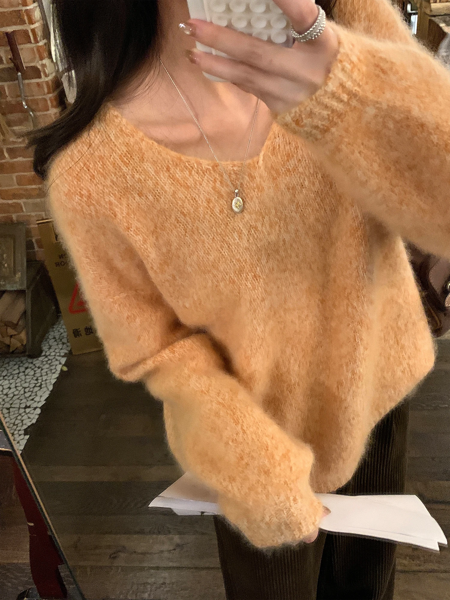 Ультрамягкий шерстяной свитер с V-образным вырезом, вязаный, теплый, с длинными рукавами, повседневный, женский, модный, на флисовой подкладке
Ультрамягкий шерстяной свитер с V-образным вырезом, вязаный, теплый, с длинными рукавами, повседневный, женский, модный, на флисовой подкладке