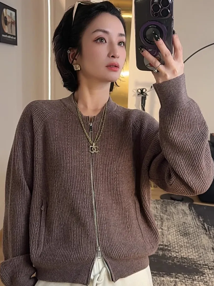 QII Pure Wool Knitted Spor Top Secret Chain Twist Flower Design Warmth Guaranteed Long Sve Zipper Closure Faionable ...
QII Pure Wool Knitted Spor Top Secret Chain Twist Flower Design Warmth Guaranteed Long Sve Zipper Closure Faionable ...