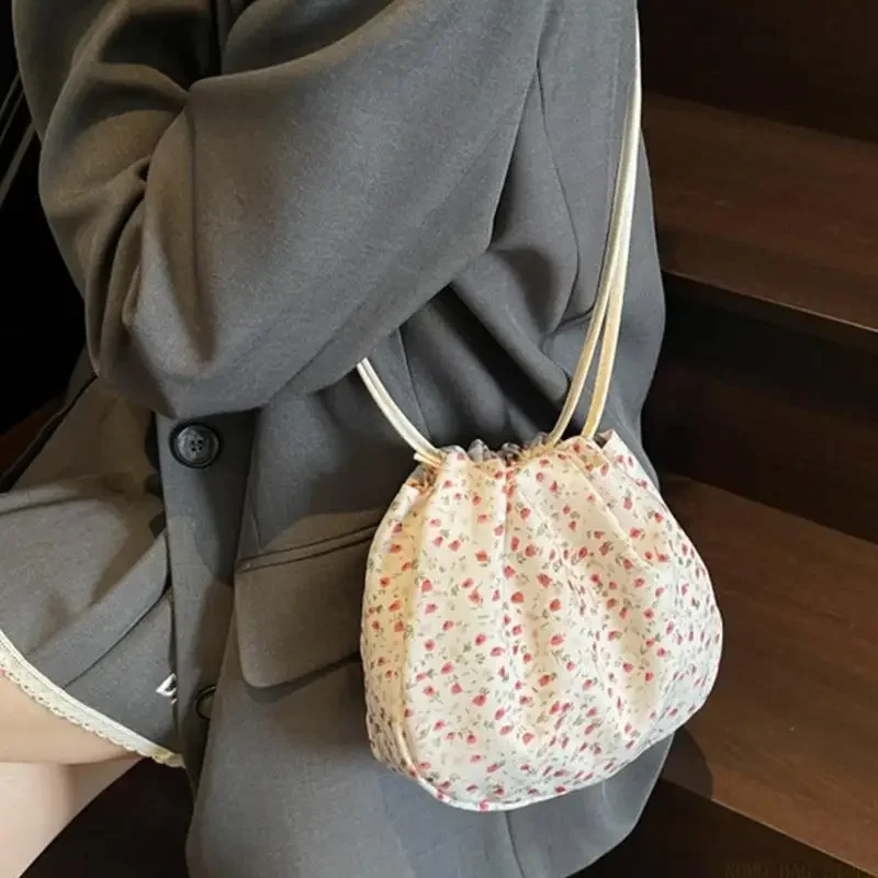 X90D Practical Foldable Work Bag Roomy Storage Pockets Nylon Fabric Shoulder Bag
X90D Practical Foldable Work Bag Roomy Storage Pockets Nylon Fabric Shoulder Bag