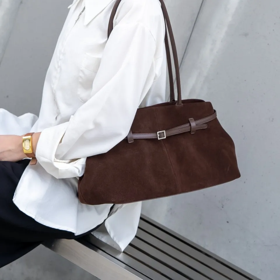 Замшевая сумка-тоут большой емкости, сумка для боулинга, кожаный пригородный портфель, сумка через плечо под мышками, мягкая квадратная форма на одно плечо
Замшевая сумка-тоут большой емкости, сумка для боулинга, кожаный пригородный портфель, сумка через плечо под мышками, мягкая квадратная форма на одно плечо