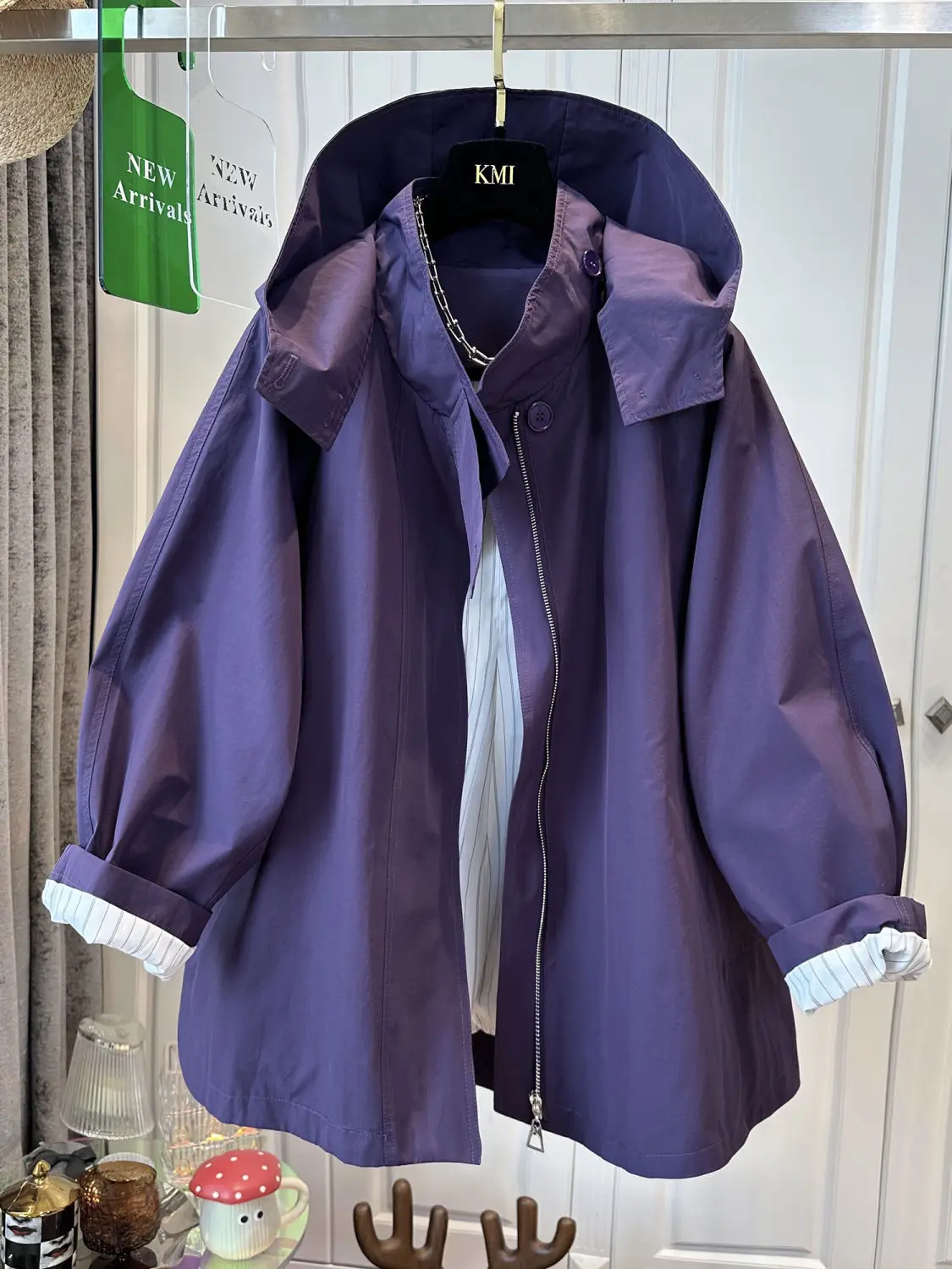 2025 New British Style Cape Hooded Coat Women Spring Fall Fashion Loose Casual Color Block Trench Jacket
2025 New British Style Cape Hooded Coat Women Spring Fall Fashion Loose Casual Color Block Trench Jacket