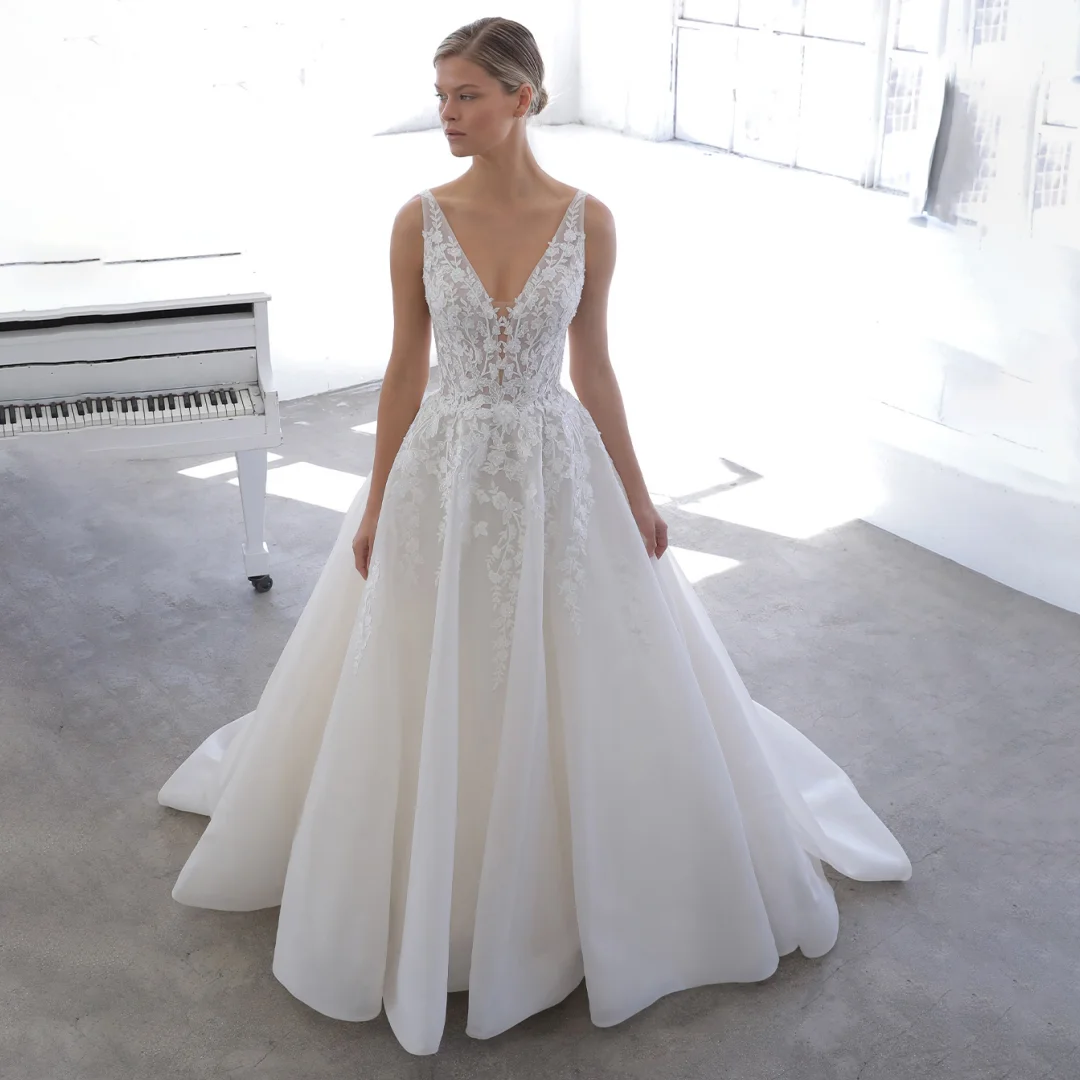 Elegant Organza Brides Wedding Dresses Appliques Double V-neck Spaghetti Straps Backless Floor-Length Church Formal Bridal Gowns
Elegant Organza Brides Wedding Dresses Appliques Double V-neck Spaghetti Straps Backless Floor-Length Church Formal Bridal Gowns