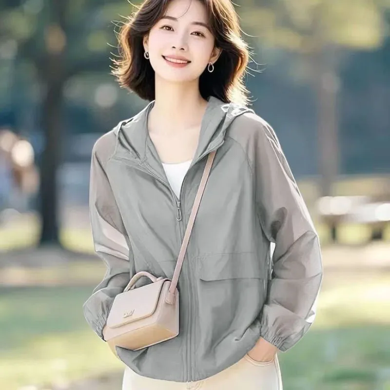 Women's short sunscreen commuting summer hooded jacket sports breathable outdoor long sleeve fashion Joker thin.
Women's short sunscreen commuting summer hooded jacket sports breathable outdoor long sleeve fashion Joker thin.