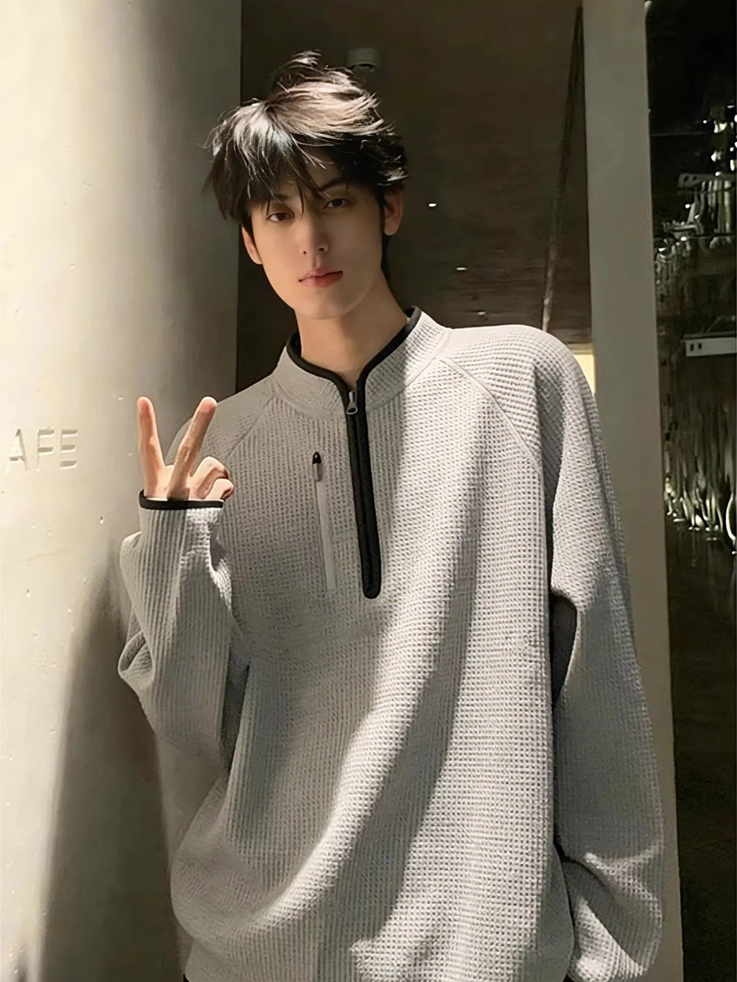 American Style Half Zipper Hoodie Men's Casual Long Sleeve Base Shirt Spring Fashionable Youth Loose Fit Sweatshirt
American Style Half Zipper Hoodie Men's Casual Long Sleeve Base Shirt Spring Fashionable Youth Loose Fit Sweatshirt