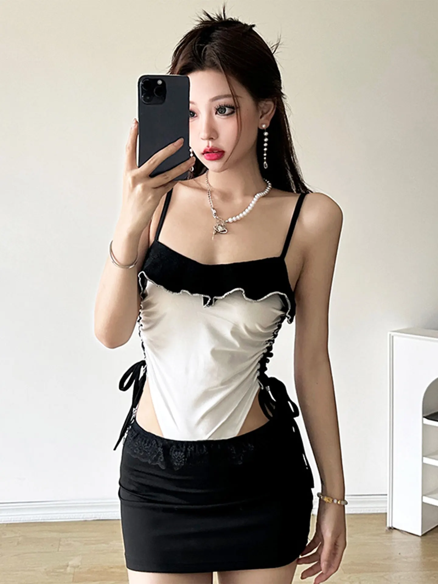 WEEKEEP Spicy Girl Color Block Ruffle Hem Pleated Strap Jumpsuit Street Style Tight Fit Polyester Short Sleeve Bodysuit
WEEKEEP Spicy Girl Color Block Ruffle Hem Pleated Strap Jumpsuit Street Style Tight Fit Polyester Short Sleeve Bodysuit