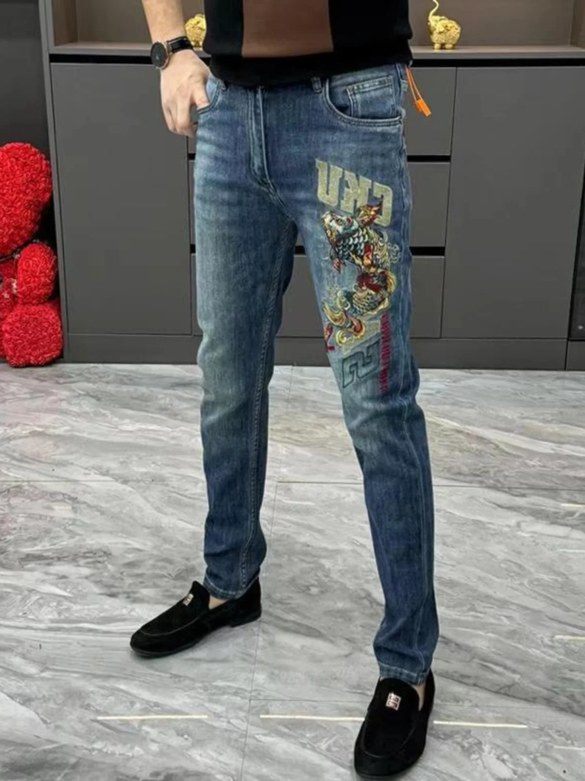 Trendy Heavy Embroidery Men's Jeans Spring Autumn Faion Carp Embroidery Slim Fit Elastic Long Pants Youthful Vitali Sle
Trendy Heavy Embroidery Men's Jeans Spring Autumn Faion Carp Embroidery Slim Fit Elastic Long Pants Youthful Vitali Sle