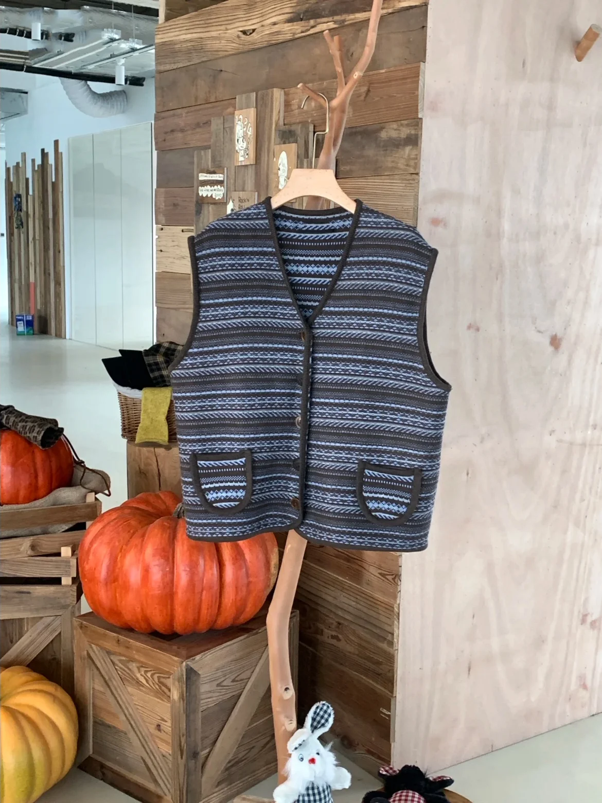 Вязаный жилет Heidd Svel с узором «Островные цветы», осенне-зимний, модный, для многослойного образа, женский, из полиэфирного волокна, с V-образным вырезом...
Вязаный жилет Heidd Svel с узором «Островные цветы», осенне-зимний, модный, для многослойного образа, женский, из полиэфирного волокна, с V-образным вырезом...