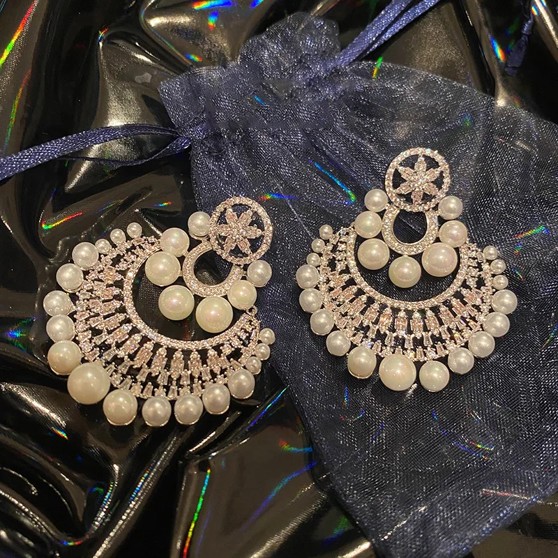 Light Luxury Personalized Exaggerated Flower Pearl Earrings Women Elegant High-End Delicate Stud Earrings Fashion Statement Ear
Light Luxury Personalized Exaggerated Flower Pearl Earrings Women Elegant High-End Delicate Stud Earrings Fashion Statement Ear