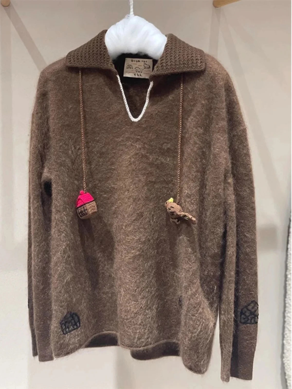 Unique Design Autumn Winter Beige Sweater Elegant Fashionable Premium Feeling Youthful Versatile High Quality Knitted Top
Unique Design Autumn Winter Beige Sweater Elegant Fashionable Premium Feeling Youthful Versatile High Quality Knitted Top