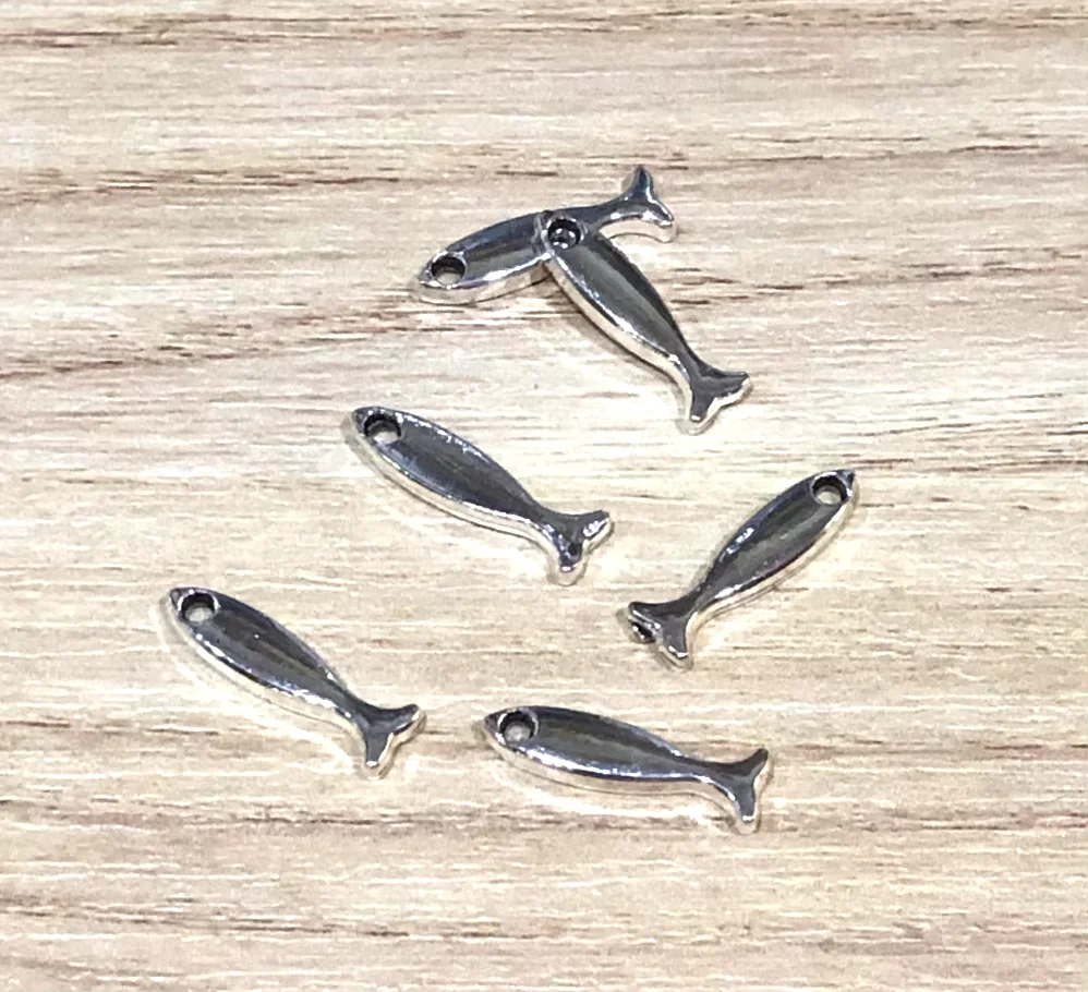 50pcs 16*5mm Zinc Alloy metal cute fish design pendants for jewelry handmade HW2602
50pcs 16*5mm Zinc Alloy metal cute fish design pendants for jewelry handmade HW2602
