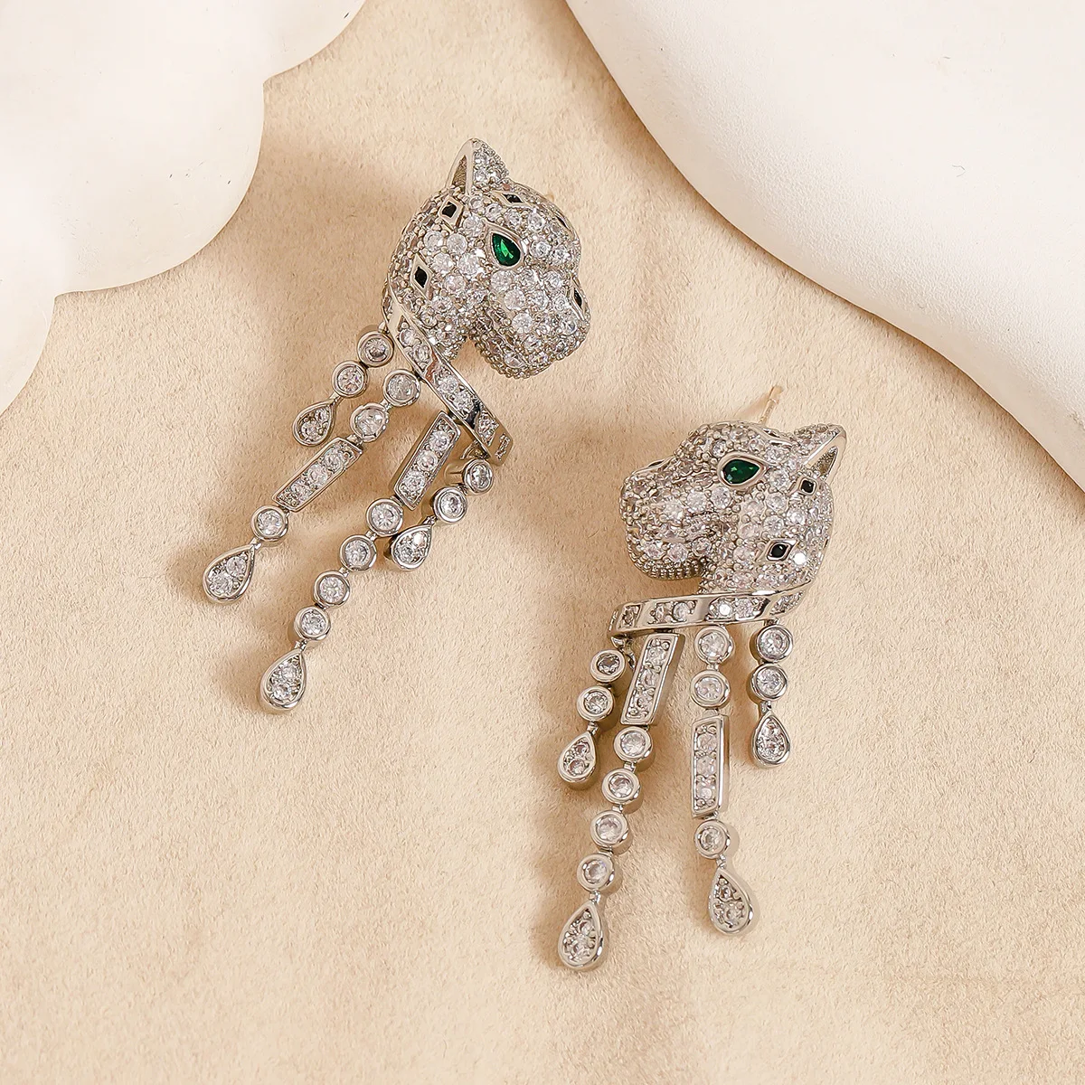 Leopard Head Tassel Earrings, S925 Silver Needle Zircon Dangle Earrings For Women
Leopard Head Tassel Earrings, S925 Silver Needle Zircon Dangle Earrings For Women
