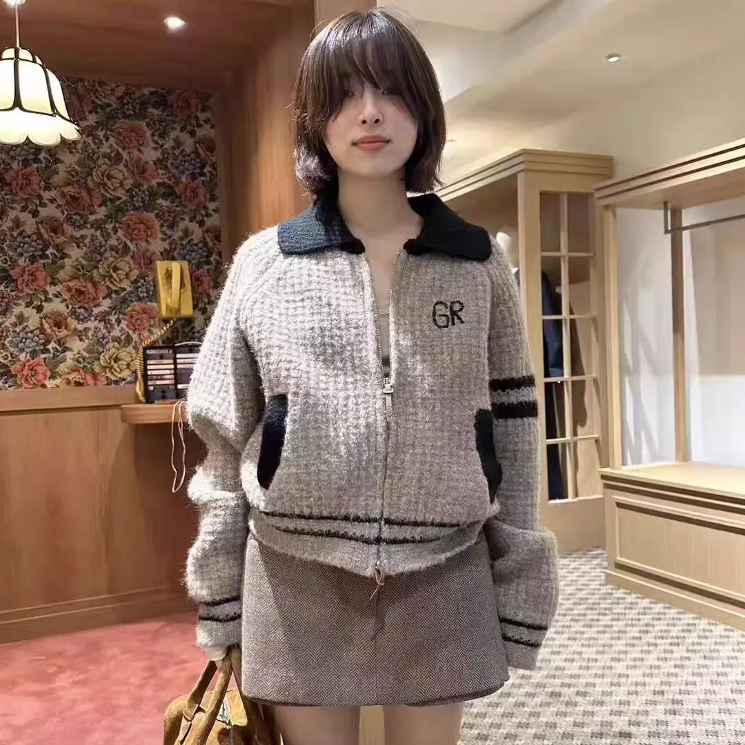 Retro Knitted Texture Sweater ort Jaet Collared Coat Fem Faion Warmth Long Sve Zipper Closure Autumn Winter Wear
Retro Knitted Texture Sweater ort Jaet Collared Coat Fem Faion Warmth Long Sve Zipper Closure Autumn Winter Wear