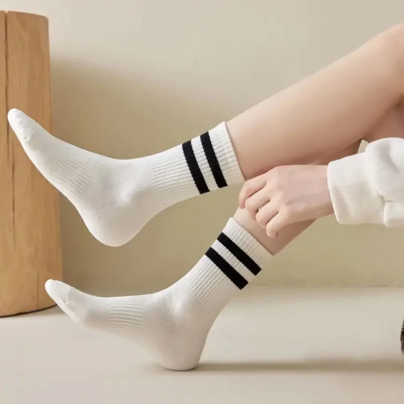 Женские 3-парные повседневные носки в полоску, впитывающие пот носки средней длины, мягкие и легкие носки до щиколотки, летние дышащие спортивные носки
Женские 3-парные повседневные носки в полоску, впитывающие пот носки средней длины, мягкие и легкие носки до щиколотки, летние дышащие спортивные носки