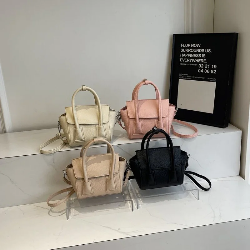 Высококачественная женская большая сумка из кожи с узором пиона и модным парижским повседневным винтажным легким повседневным стилем
Высококачественная женская большая сумка из кожи с узором пиона и модным парижским повседневным винтажным легким повседневным стилем 