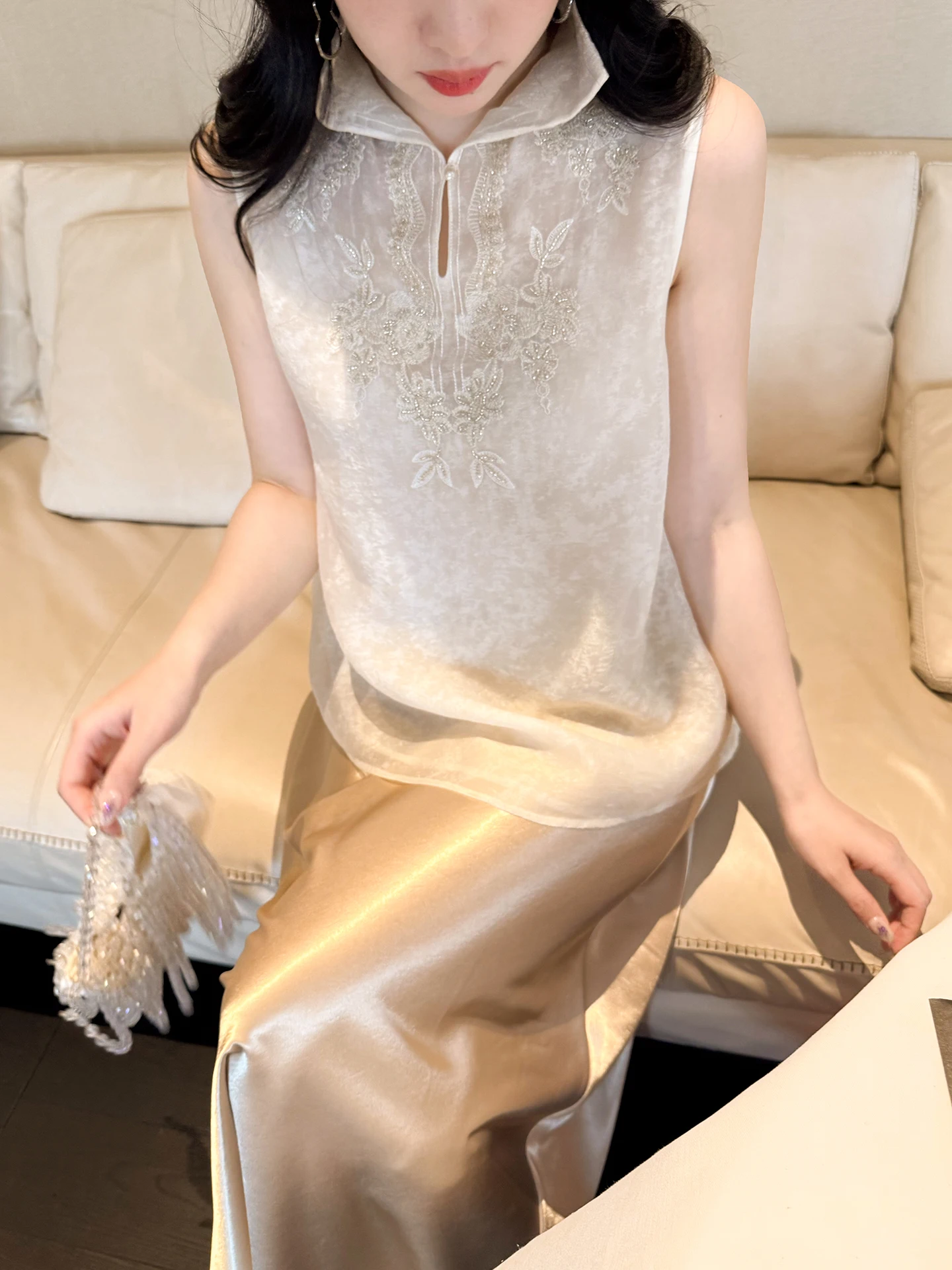 New Chinese Style Embroidered Heavy Duty Stand Collar Vest Loose Design Sensation National Style Top Women's Fashion Summer S...
New Chinese Style Embroidered Heavy Duty Stand Collar Vest Loose Design Sensation National Style Top Women's Fashion Summer S...