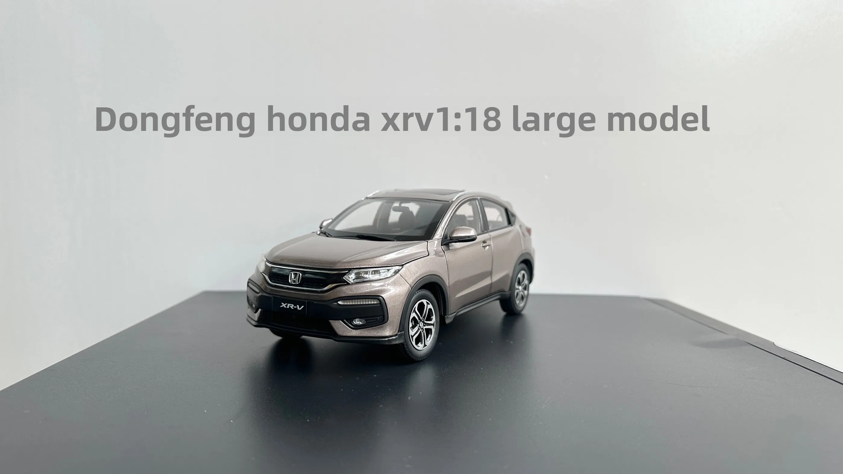 Dongfeng Honda 2015, Titanium Gold and Silver XRV Car Model HONDA 1:18 Original Alloy Simulation Car Model
Dongfeng Honda 2015, Titanium Gold and Silver XRV Car Model HONDA 1:18 Original Alloy Simulation Car Model