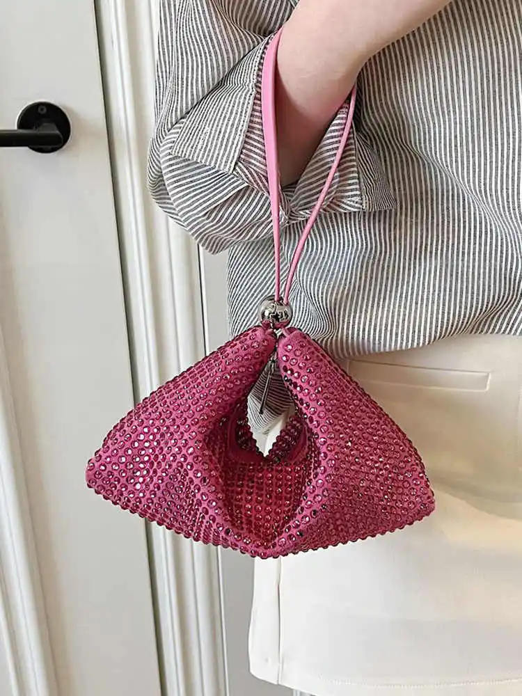 Luxury Designer Diamond Underarm Bags For Women New Versatile Temperament Party One Shoulder Bags Fashion Niche Handheld Bags
Luxury Designer Diamond Underarm Bags For Women New Versatile Temperament Party One Shoulder Bags Fashion Niche Handheld Bags