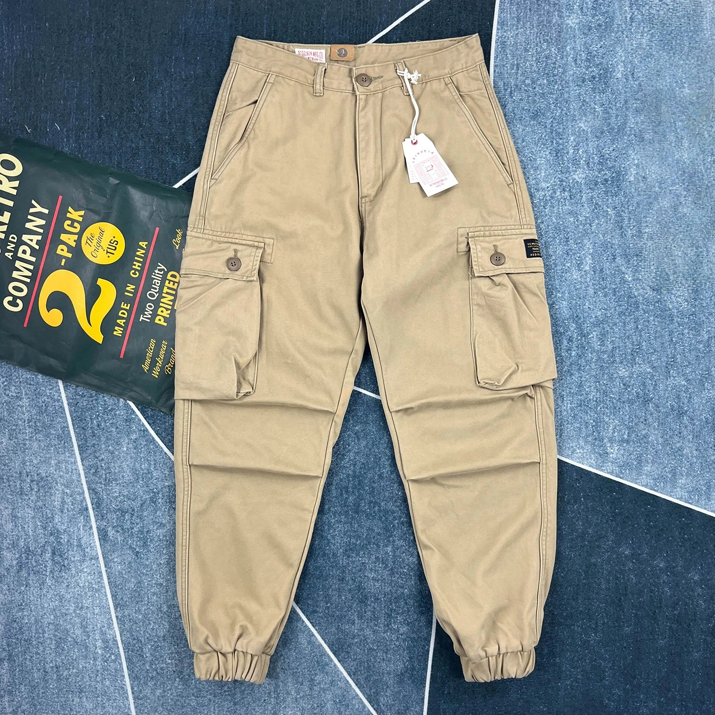 Зимние утолщенные бархатные леггинсы в рабочем стиле с несколькими карманами, мужские повседневные брюки в американском стиле ретро
Зимние утолщенные бархатные леггинсы в рабочем стиле с несколькими карманами, мужские повседневные брюки в американском стиле ретро