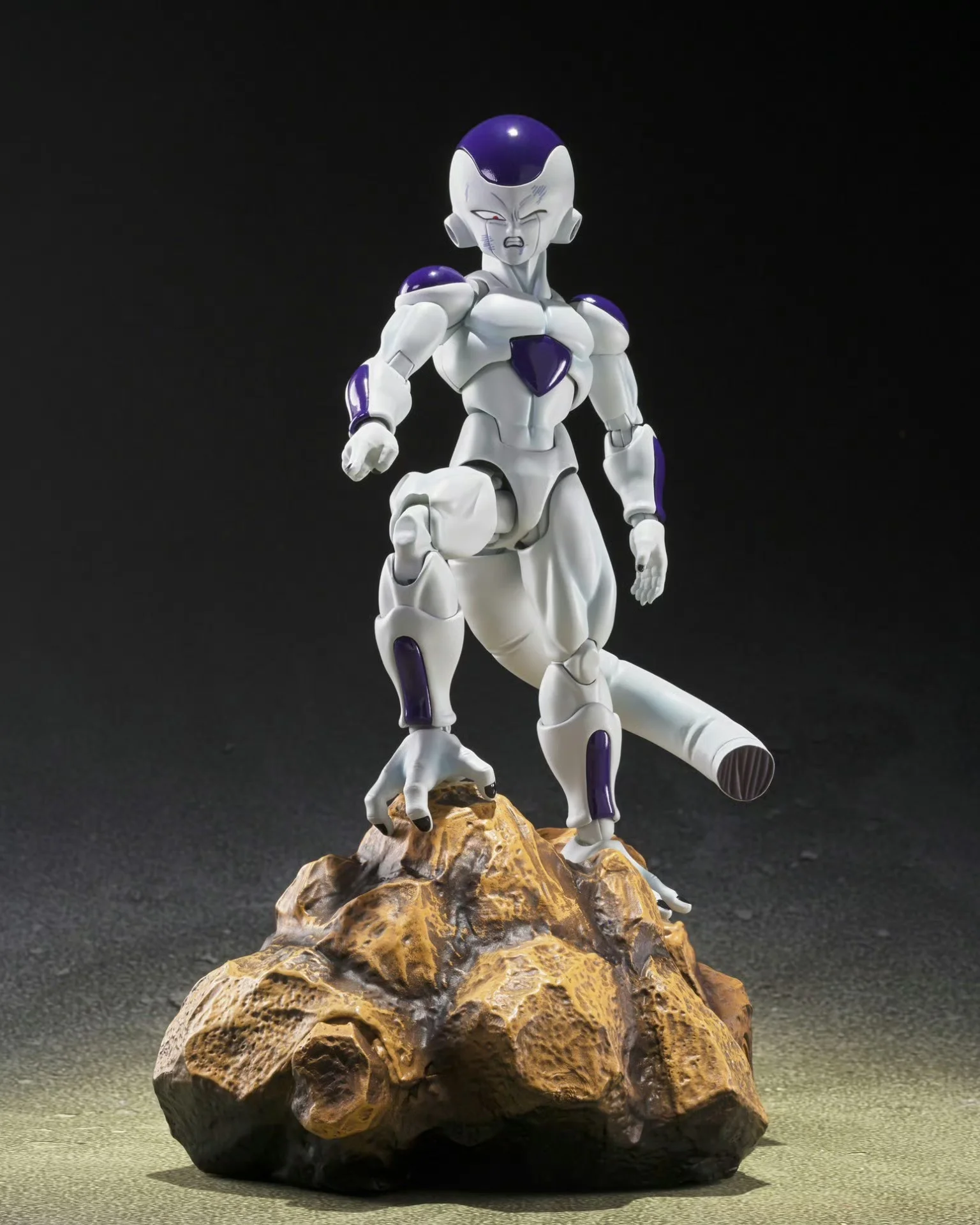 Bandai S.H.Figuarts Dragon Ball Z Frieza Fourth Form 4th Form Articulated Action Figure Collectible Model Toy
Bandai S.H.Figuarts Dragon Ball Z Frieza Fourth Form 4th Form Articulated Action Figure Collectible Model Toy
