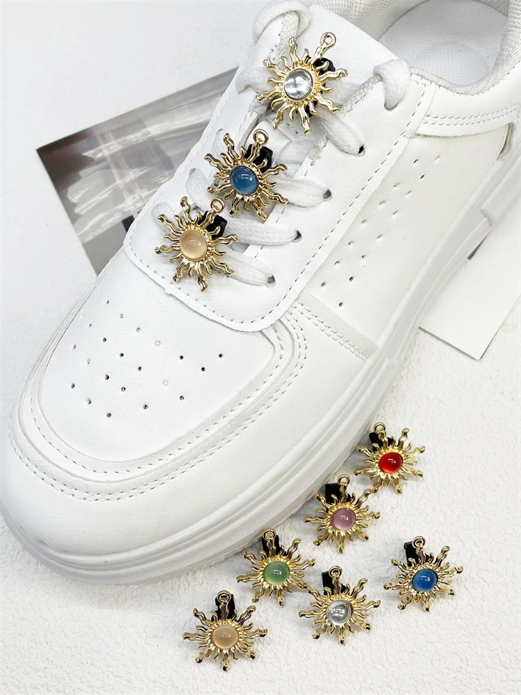 2 шт. обувные кружевные подвески аксессуары металлические булавки украшения зажимы для кроссовок Новые поступления 2024 барочный стиль с белыми бусинами для женщин
2 шт. обувные кружевные подвески аксессуары металлические булавки украшения зажимы для кроссовок Новые поступления 2024 барочный стиль с белыми бусинами для женщин