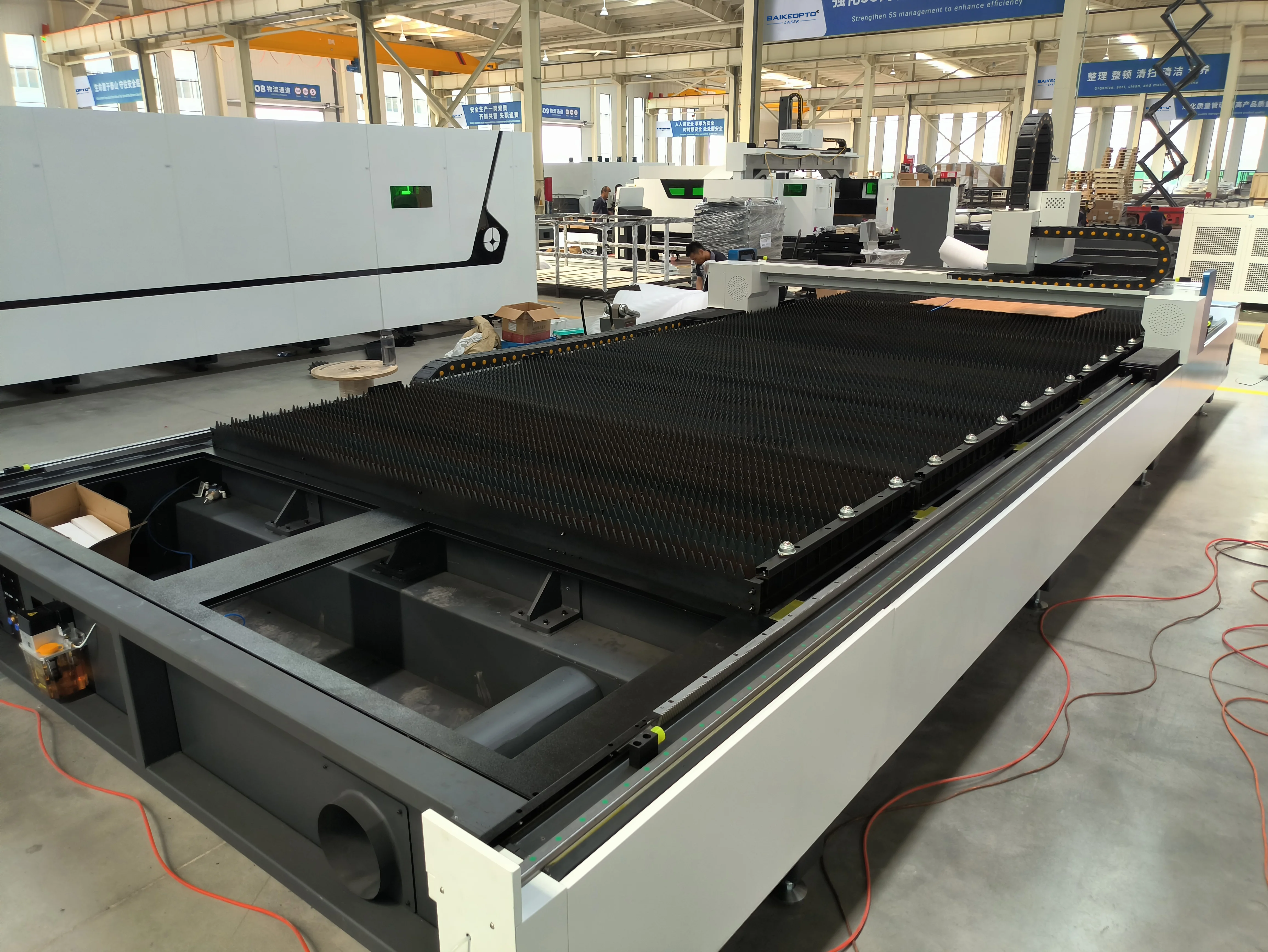 BK-3015A 2000W high precision fiber laser cutter machine CNC automatic for sheet metal cutting
BK-3015A 2000W high precision fiber laser cutter machine CNC automatic for sheet metal cutting