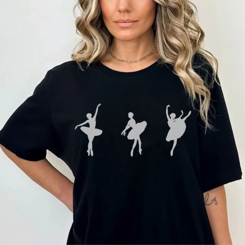 Футболка Ballerina, идеальный подарок, с круглым вырезом, стандартным кроем, короткими рукавами и принтом. Футболки с графическим дизайном Y2K.
Футболка Ballerina, идеальный подарок, с круглым вырезом, стандартным кроем, короткими рукавами и принтом. Футболки с графическим дизайном Y2K.