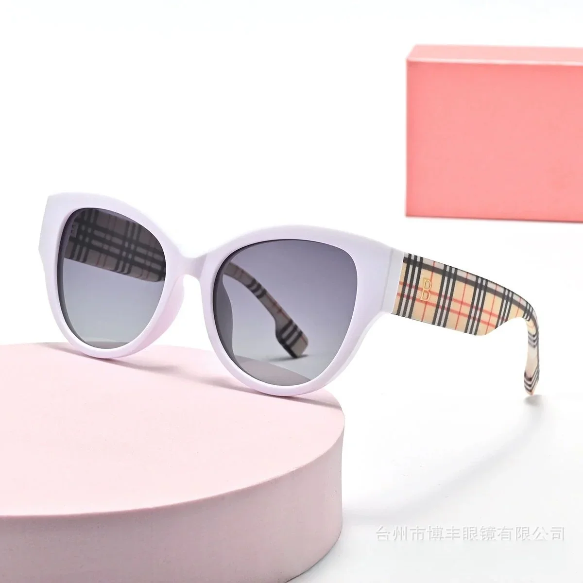 Новые поляризованные солнцезащитные очки в стиле ретро с клетчатым узором и эффектом кошачьего глаза для женщин, высококачественные, модные и универсальные очки 9926
Новые поляризованные солнцезащитные очки в стиле ретро с клетчатым узором и эффектом кошачьего глаза для женщин, высококачественные, модные и универсальные очки 9926