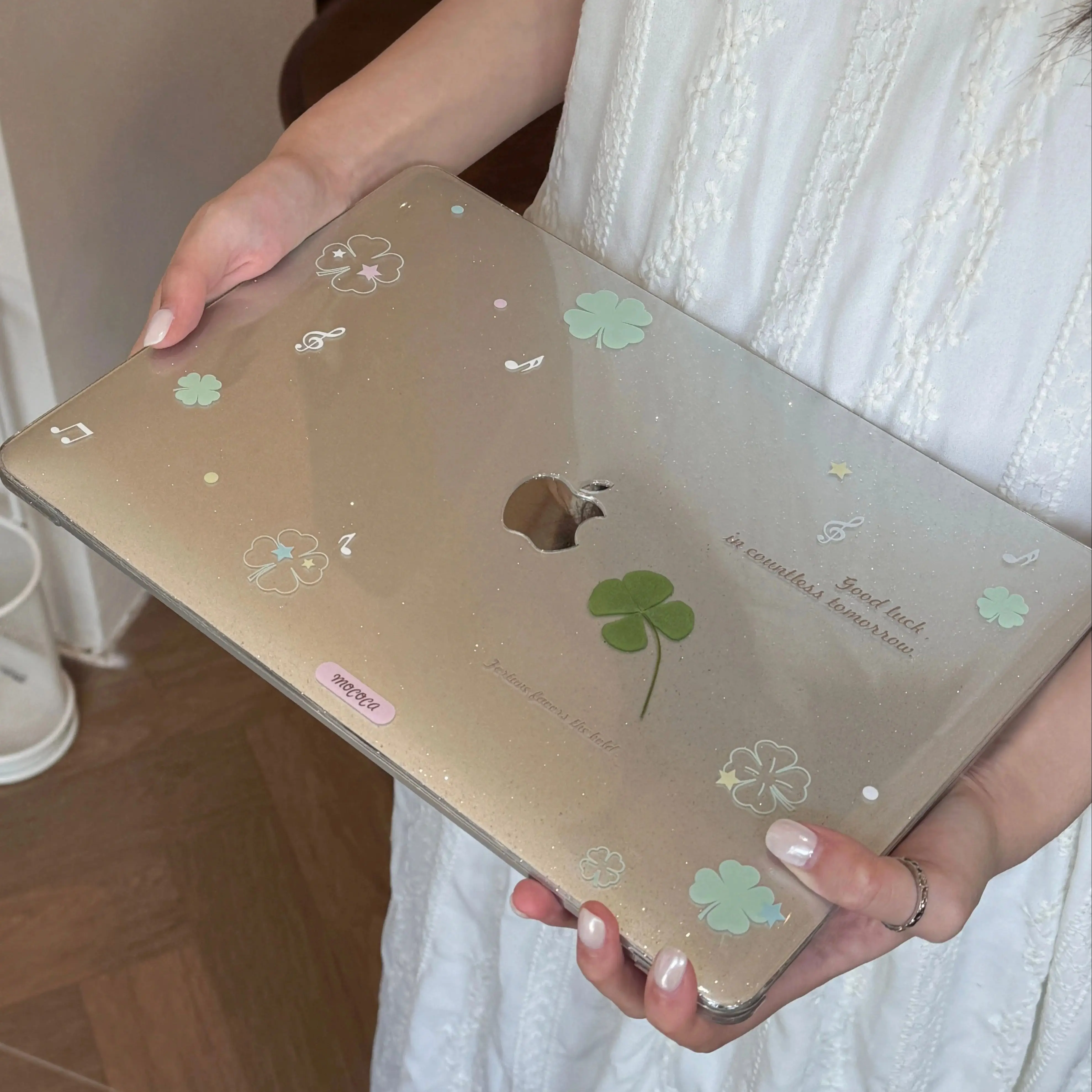 Clover Star Heat Dissipation Shining Laptop Case For Macbook Air 13.6 M4 NEO 15 M3 Cover For Mac Book Pro 13 M1 M2 14 M4 M5 16
Clover Star Heat Dissipation Shining Laptop Case For Macbook Air 13.6 M4 NEO 15 M3 Cover For Mac Book Pro 13 M1 M2 14 M4 M5 16