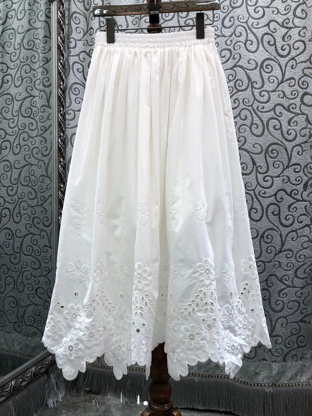 Milan Town Special Offer Pure White Embroidered Elastic Waist Hollow out Skirt A-Line Silhouette Commute Friendly Cotton Blend
Milan Town Special Offer Pure White Embroidered Elastic Waist Hollow out Skirt A-Line Silhouette Commute Friendly Cotton Blend