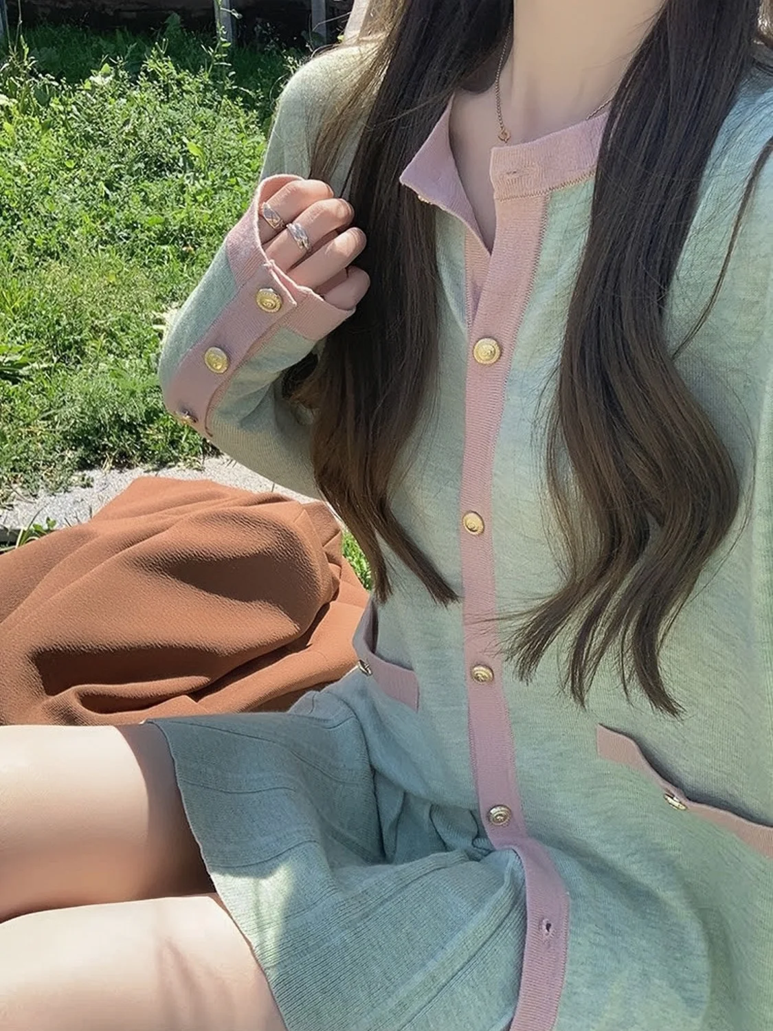 2023 Autumn Vintage Knitted Suits Women Casual Y2k Crop Tops Cardigan + Mini Skirts 2 Piece Dress Sets Office Lady Korean Chic
2023 Autumn Vintage Knitted Suits Women Casual Y2k Crop Tops Cardigan + Mini Skirts 2 Piece Dress Sets Office Lady Korean Chic