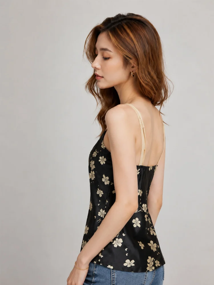 Summer Y2K Women's Black Satin Sleeveless Sexy Tank Top Printed with Deep V-shaped Bow for Tailored Street Style, New Style
Summer Y2K Women's Black Satin Sleeveless Sexy Tank Top Printed with Deep V-shaped Bow for Tailored Street Style, New Style