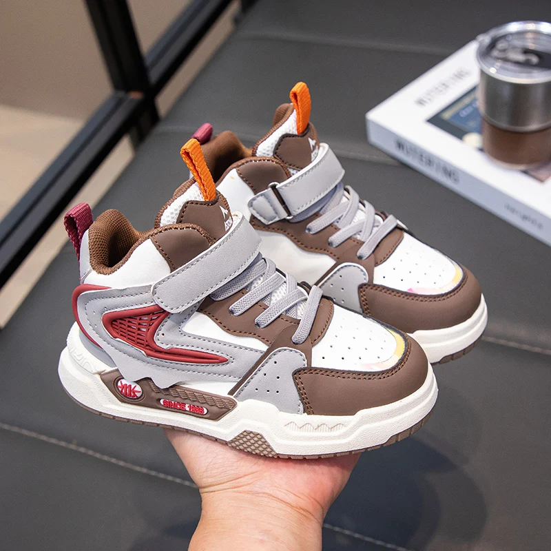 Children's fashion high-top sneakers. High appearance for boys and girls. Outdoor sports shoes. New style for spring and autumn.
Children's fashion high-top sneakers. High appearance for boys and girls. Outdoor sports shoes. New style for spring and autumn.