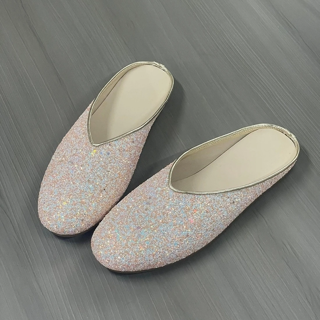 Xingliupi New Arrival Simple Sparkling Leather Woman's Casual Flats Shoes Round Toe Ladies Shoes Summer Comfortable Gift
Xingliupi New Arrival Simple Sparkling Leather Woman's Casual Flats Shoes Round Toe Ladies Shoes Summer Comfortable Gift
