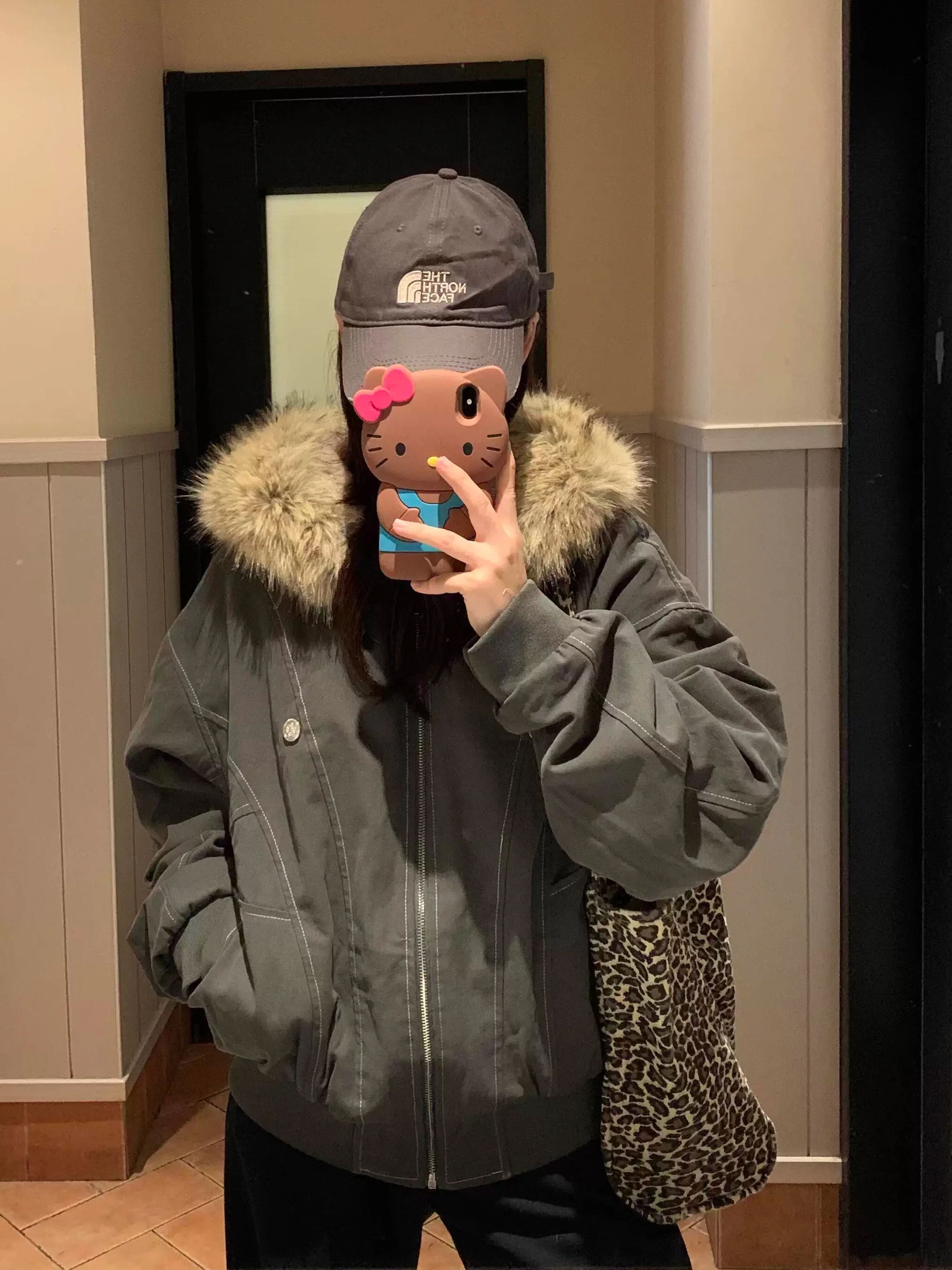 American Sle Retro Hooded Cotton Jaet Women's ort Coat Bla Loose Winter New Arrival Cotton Clothes with Fur Collar
American Sle Retro Hooded Cotton Jaet Women's ort Coat Bla Loose Winter New Arrival Cotton Clothes with Fur Collar