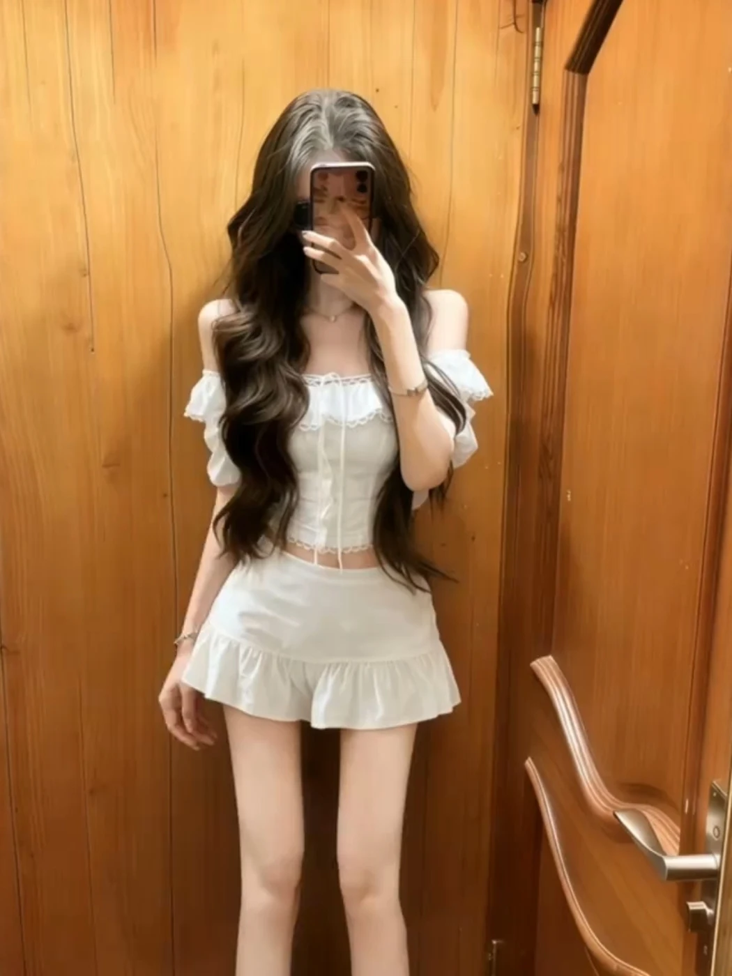 Korean Style Sweet Design Lace Trim One Shoulder Top And Slimming Half Skirt Two Piece Set Women's Fashion Spring Summer
Korean Style Sweet Design Lace Trim One Shoulder Top And Slimming Half Skirt Two Piece Set Women's Fashion Spring Summer