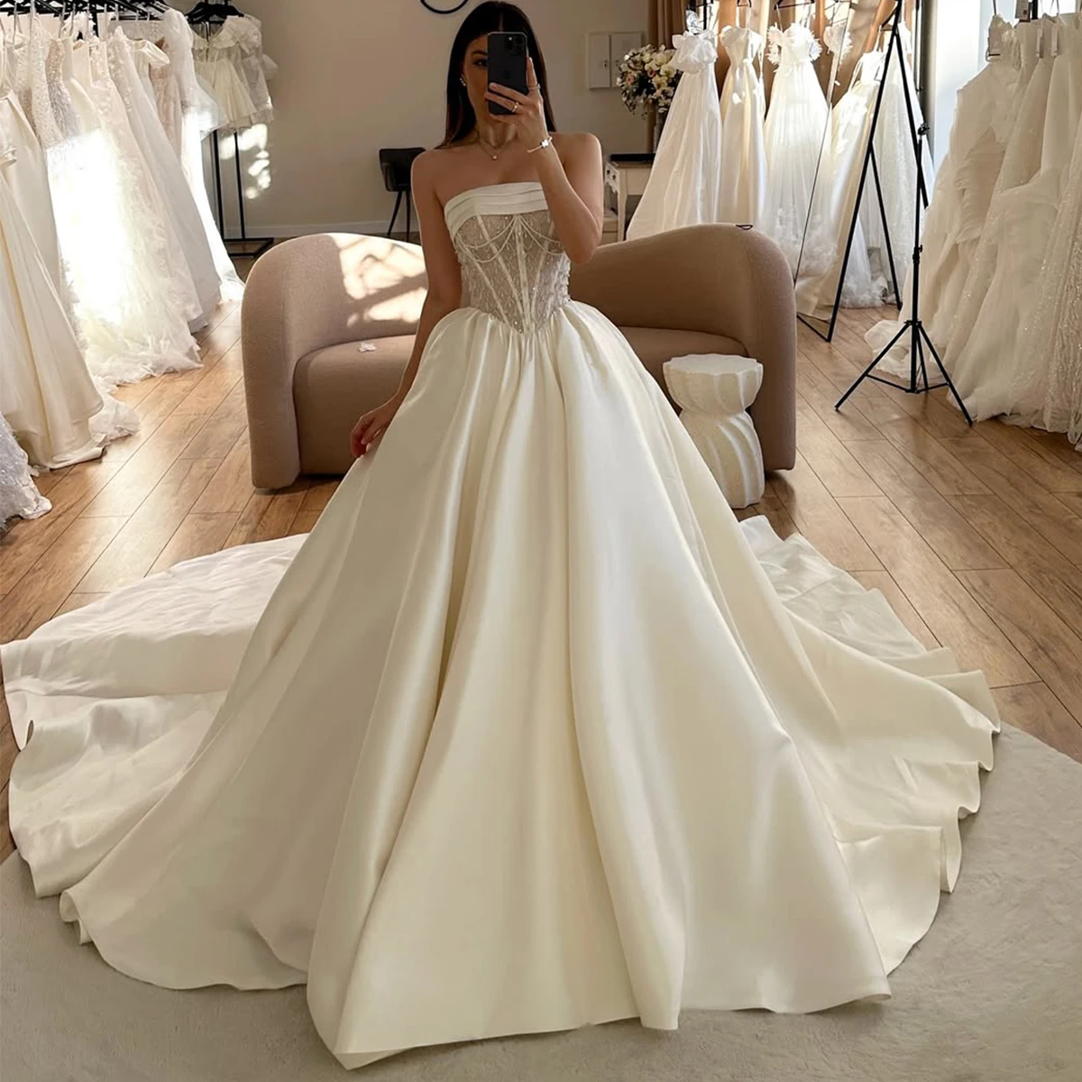 Luxury Beaded Satin Pleated Ball Gown Wedding Dresses For Bride Vestidos Novia Long Strapless Bridal Party Gown With Train
Luxury Beaded Satin Pleated Ball Gown Wedding Dresses For Bride Vestidos Novia Long Strapless Bridal Party Gown With Train